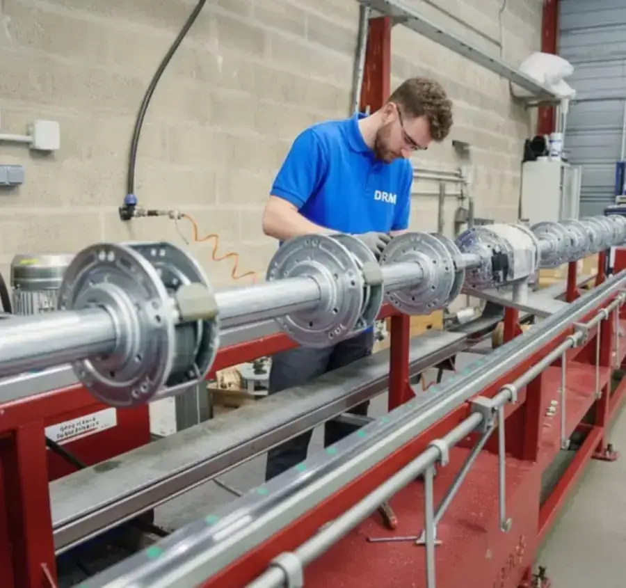 Fabrication rideau métallique - DRM Fabrication rideau métallique - Fabrication française de rideaux métalliques sur mesure pour commerces, entrepôts et locaux professionnels. - DRM