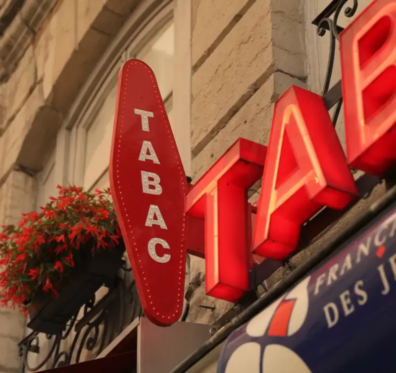 Rideau Métallique Buraliste Rennes : Guide Complet 2025