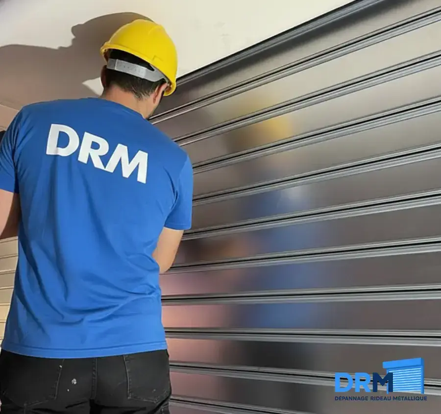 Dépannage rideau métallique - DRM Dépannage rideau métallique - Dépannage avec focus sur la sécurisation de votre commerce. Protection anti-effraction renforcée. - DRM